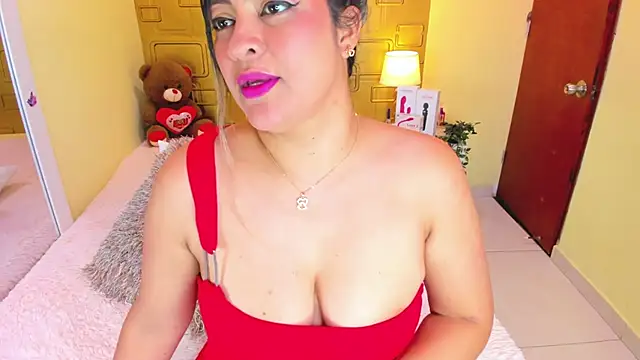 Snapshot of Julia_Haye chatting on 10-27-25, 02:26 Julia Haye online show from 10-27-25, 02:26