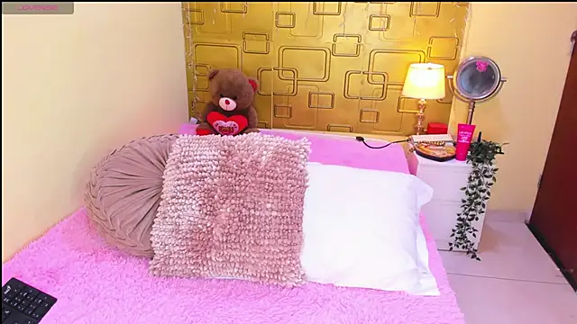 Julia Haye online show from 04-20-26, 02:36