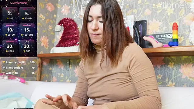 Snapshot of SophieBush chatting on 02-23-25, 05:56 SophieBush online show from 02-23-25, 05:56