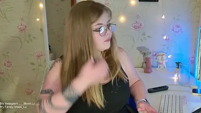 sinnamon  online show from 10-28-25, 04:42