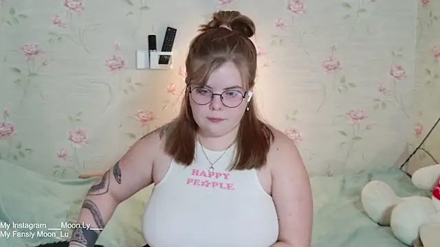 Snapshot of sinnamon_ chatting on 12-21-25, 12:12 sinnamon online show from 12-21-25, 12:12