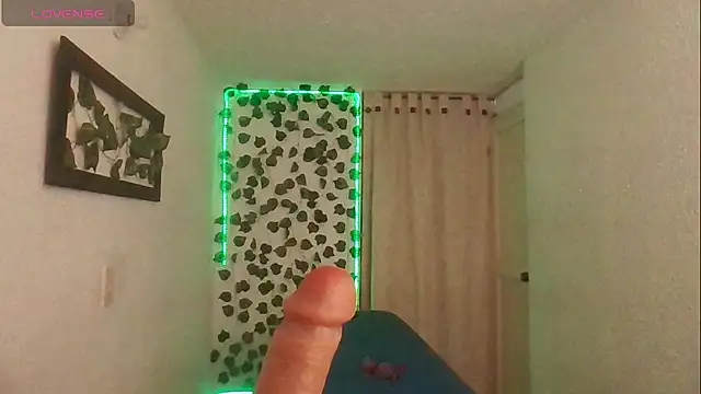 Snapshot of SexDiffrent chatting on 11-26-25, 04:30 SexDiffrent online show from 11-26-25, 04:30