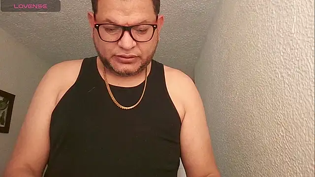 Snapshot of SexDiffrent chatting on 12-14-25, 02:44 SexDiffrent online show from 12-14-25, 02:44