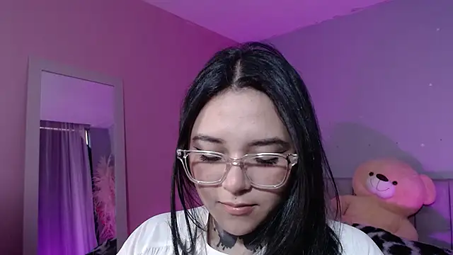 Snapshot of kim_blake chatting on 01-18-25, 08:30 kim blake online show from 01-18-25, 08:30