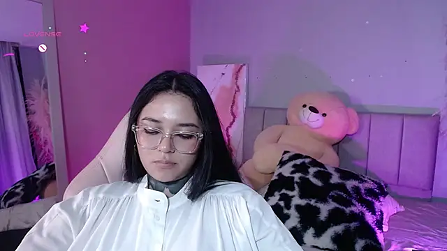 Snapshot of kim_blake chatting on 01-18-25, 11:33 kim blake online show from 01-18-25, 11:33