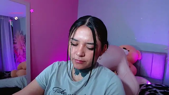 Snapshot of kim_blake chatting on 01-24-25, 08:43 kim blake online show from 01-24-25, 08:43