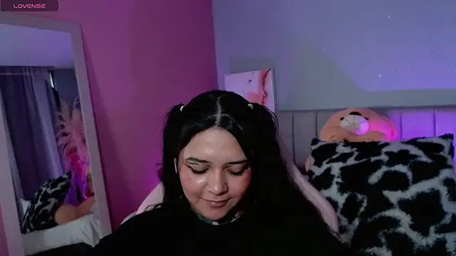 Snapshot of kim_blake chatting on 01-27-25, 04:01 kim blake online show from 01-27-25, 04:01