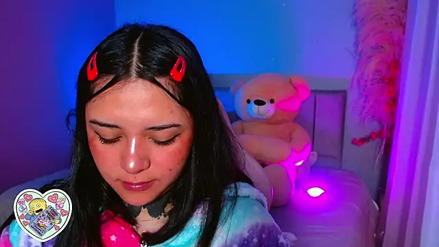 Snapshot of kim_blake chatting on 02-15-25, 03:06 kim blake online show from 02-15-25, 03:06