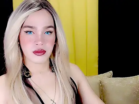 Snapshot of arianneXXX_ts chatting on 09-12-25, 09:37 arianneXXX ts online show from 09-12-25, 09:37