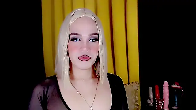 Snapshot of arianneXXX_ts chatting on 09-17-25, 10:00 arianneXXX ts online show from 09-17-25, 10:00