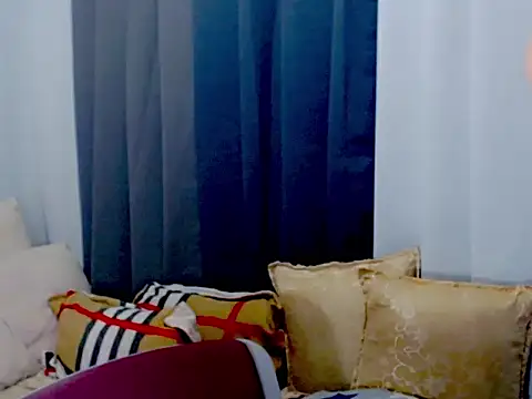 Snapshot of arianneXXX_ts chatting on 10-30-25, 11:00 arianneXXX ts online show from 10-30-25, 11:00