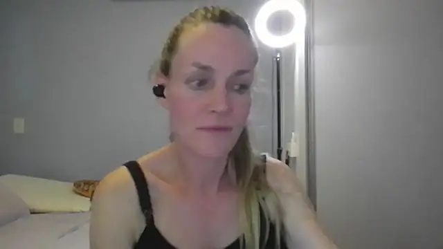 Annylove1 online show from 12-17-25, 12:16