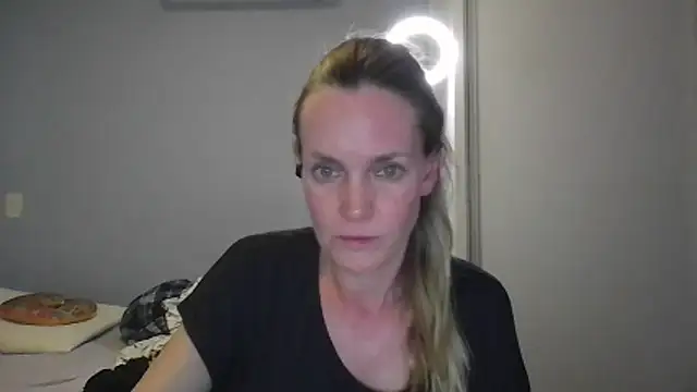 Annylove1 online show from 12-19-25, 12:17