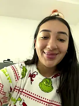 Snapshot of Hannahoff chatting on 12-01-24, 08:20 Hannahoff online show from 12-01-24, 08:20