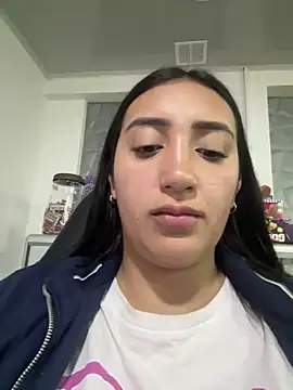 Snapshot of Hannahoff chatting on 12-22-24, 12:17 Hannahoff online show from 12-22-24, 12:17