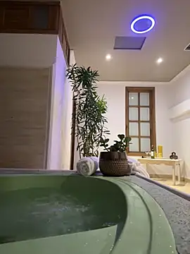 Snapshot of Hannahoff chatting on 01-19-25, 01:21 Hannahoff online show from 01-19-25, 01:21