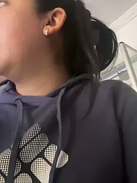 Snapshot of Hannahoff chatting on 02-04-25, 07:11 Hannahoff online show from 02-04-25, 07:11