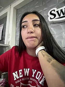 Snapshot of Hannahoff chatting on 02-18-25, 12:37 Hannahoff online show from 02-18-25, 12:37