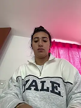 Snapshot of Hannahoff chatting on 03-18-25, 10:15 Hannahoff online show from 03-18-25, 10:15