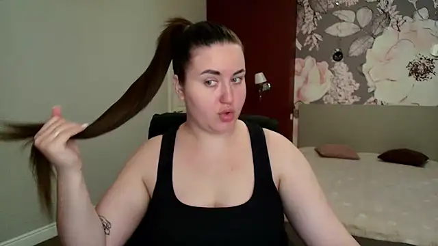 Roxie Bradley online show from 04-24-26, 05:43