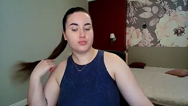 Roxie Bradley online show from 06-17-26, 06:49