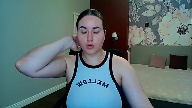 Roxie Bradley online show from 06-29-26, 05:46