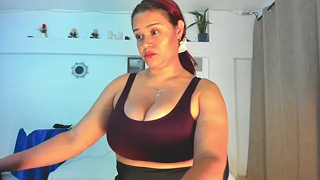 Sinthia Collins online show from 04-17-26, 02:14