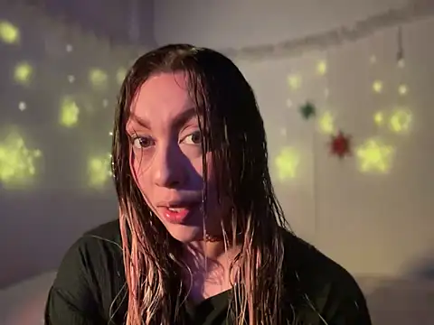 Im sophiie online show from 12-17-24, 06:02