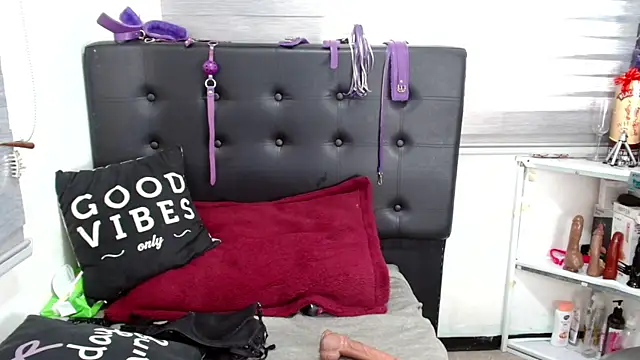 Snapshot of VIOLETTA-HOT chatting on 01-21-25, 01:43 VIOLETTA-HOT online show from 01-21-25, 01:43