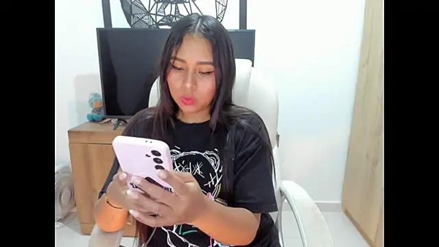 Snapshot of Ciara8 chatting on 06-22-26, 11:57 Ciara8 online show from 06-22-26, 11:57