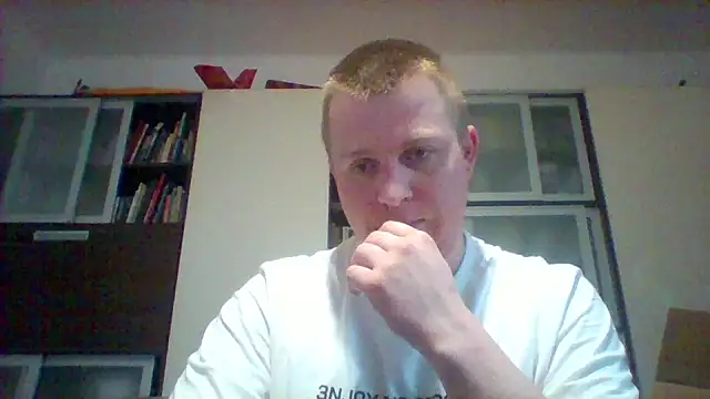 Snapshot of Matttthees chatting on 02-05-26, 02:43 Matttthees online show from 02-05-26, 02:43