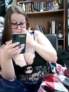 Snapshot of edgexchaos chatting on 11-30-25, 01:20 edgexchaos online show from 11-30-25, 01:20