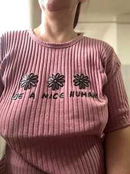 Snapshot of sweetmystery1 chatting on 10-26-25, 11:05 sweetmystery1 online show from 10-26-25, 11:05