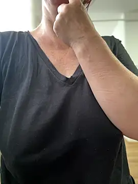 Snapshot of sweetmystery1 chatting on 05-16-26, 06:10 sweetmystery1 online show from 05-16-26, 06:10