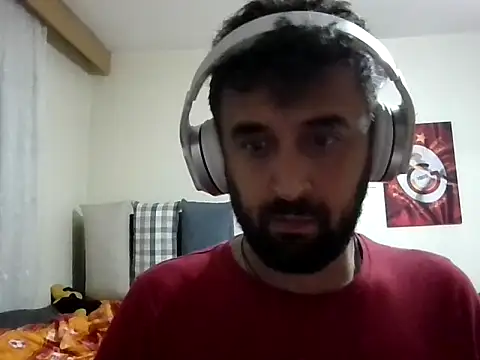 Snapshot of Ca414 chatting on 11-08-25, 12:33 Ca414 online show from 11-08-25, 12:33