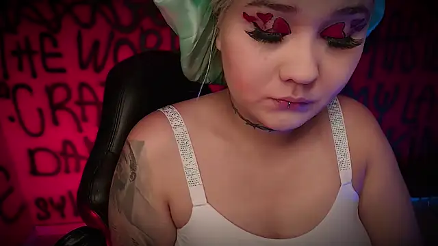 Snapshot of Laura_takint chatting on 02-14-25, 04:09 Laura takint online show from 02-14-25, 04:09