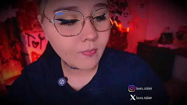 Snapshot of Laura_takint chatting on 10-03-25, 09:12 Laura takint online show from 10-03-25, 09:12