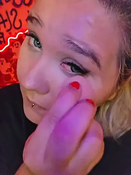 Snapshot of Laura_takint chatting on 10-10-25, 09:25 Laura takint online show from 10-10-25, 09:25