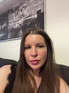 Snapshot of angeladarkk chatting on 07-06-26, 11:29 angeladarkk online show from 07-06-26, 11:29