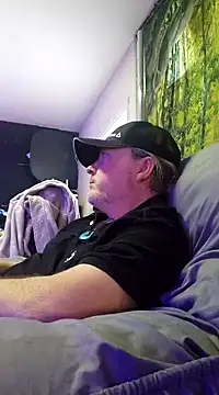 Snapshot of Hotredheadandtoungelasher chatting on 01-15-25, 06:40 Hotredheadandtoungelasher online show from 01-15-25, 06:40