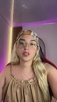 Snapshot of Irisweet_ chatting on 05-29-26, 06:11 Irisweet online show from 05-29-26, 06:11