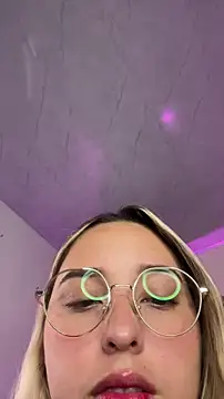 Snapshot of Irisweet_ chatting on 06-18-26, 11:09 Irisweet online show from 06-18-26, 11:09