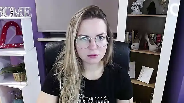 Zoey Erotic online show from 10-22-25, 04:24