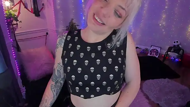 Snapshot of AliceW0lf chatting on 09-15-25, 07:58 AliceW0lf online show from 09-15-25, 07:58