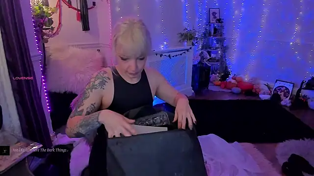 AliceW0lf online show from 11-22-25, 05:34