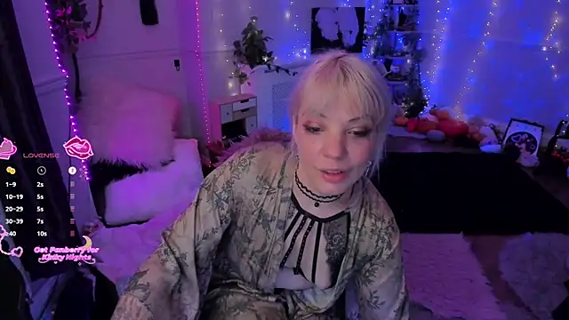 AliceW0lf online show from 11-29-25, 05:05