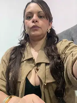 Snapshot of Kataliina chatting on 03-09-25, 01:46 Kataliina online show from 03-09-25, 01:46