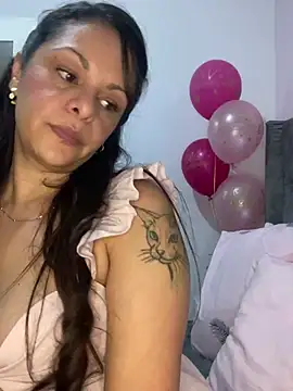 Snapshot of Kataliina chatting on 03-17-25, 04:51 Kataliina online show from 03-17-25, 04:51