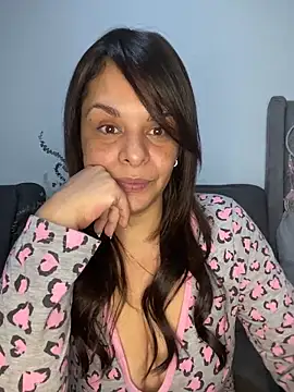 Snapshot of Kataliina chatting on 10-10-25, 03:55 Kataliina online show from 10-10-25, 03:55