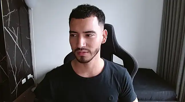 Snapshot of Dangerous-Men chatting on 02-06-25, 10:32 Dangerous-Men online show from 02-06-25, 10:32